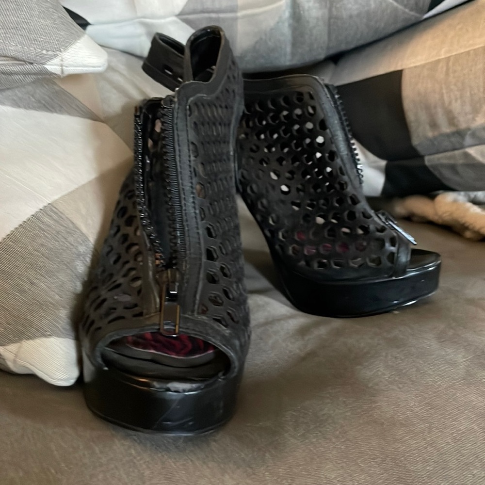 Spectacular Pumps